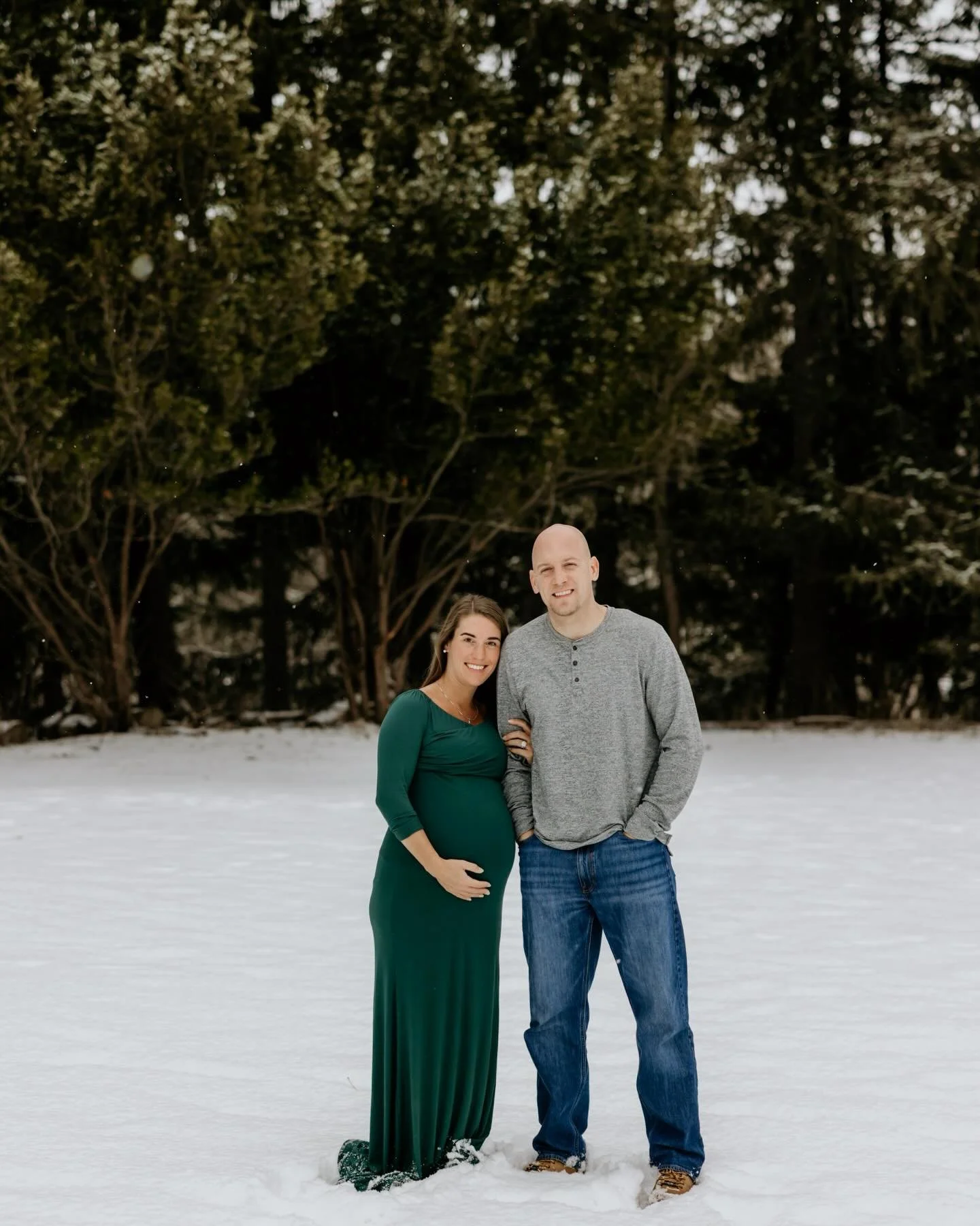 Snowy sessions + growing love 🤍✨