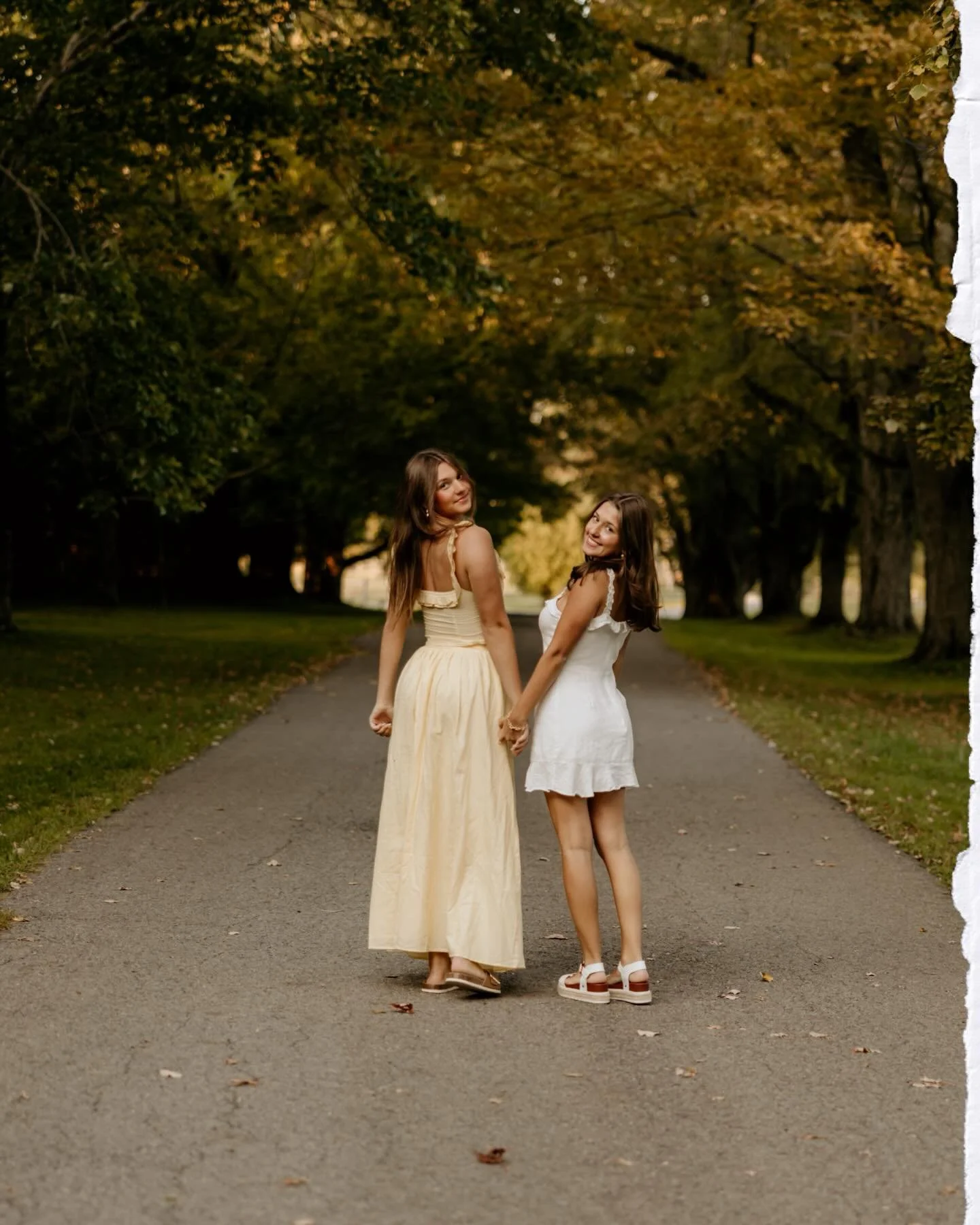 Built-in best friend, forever hype girl 🤍✨
Senior year hits different when you get to do it side by side.

Now booking senior sessions 📸
Let&rsquo;s create something that feels like you, looks like a dream, and lasts forever.