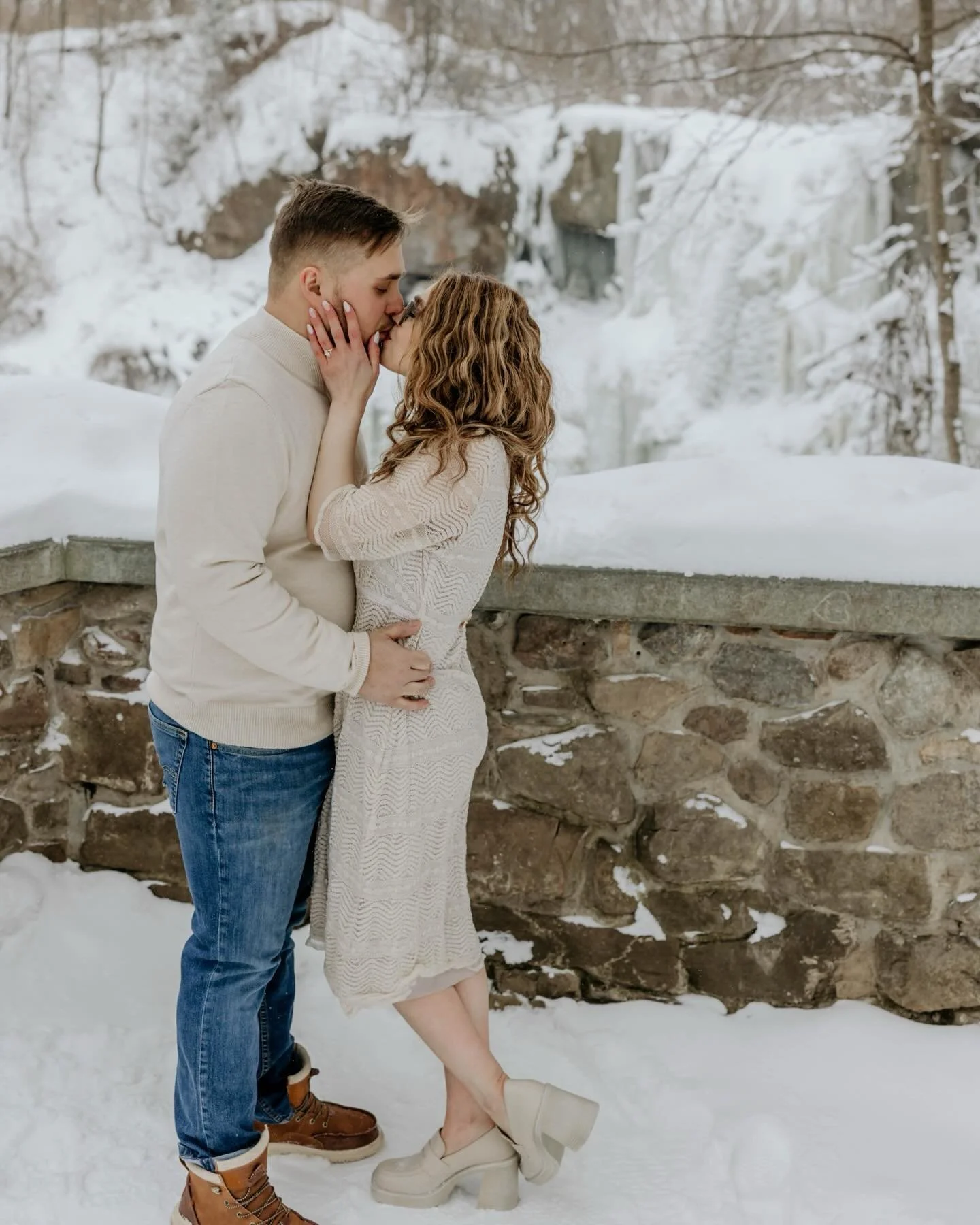 He didn&rsquo;t just bring her to Akron Falls Park&hellip;
he chose the exact spot where forever would begin 🤍❄️
(Ps&hellip;It was freezing)