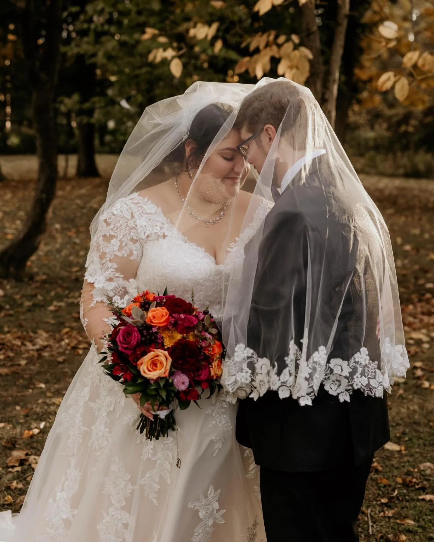 Fall colors, soft light, and a moment they&rsquo;ll never forget 🍂💍