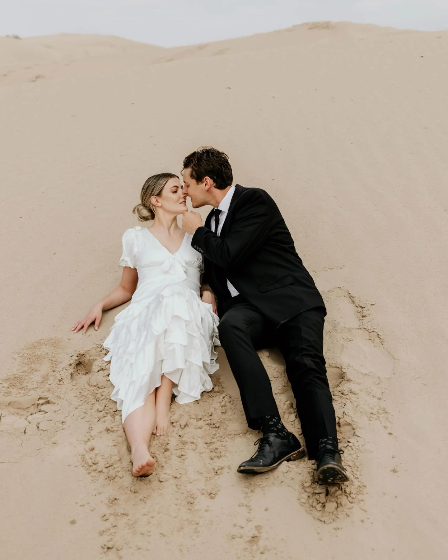 Golden dunes, endless sky, and a love that feels just as wild.
&bull;
&bull;
Host: @saturneducationco
Models: @claireandconnor