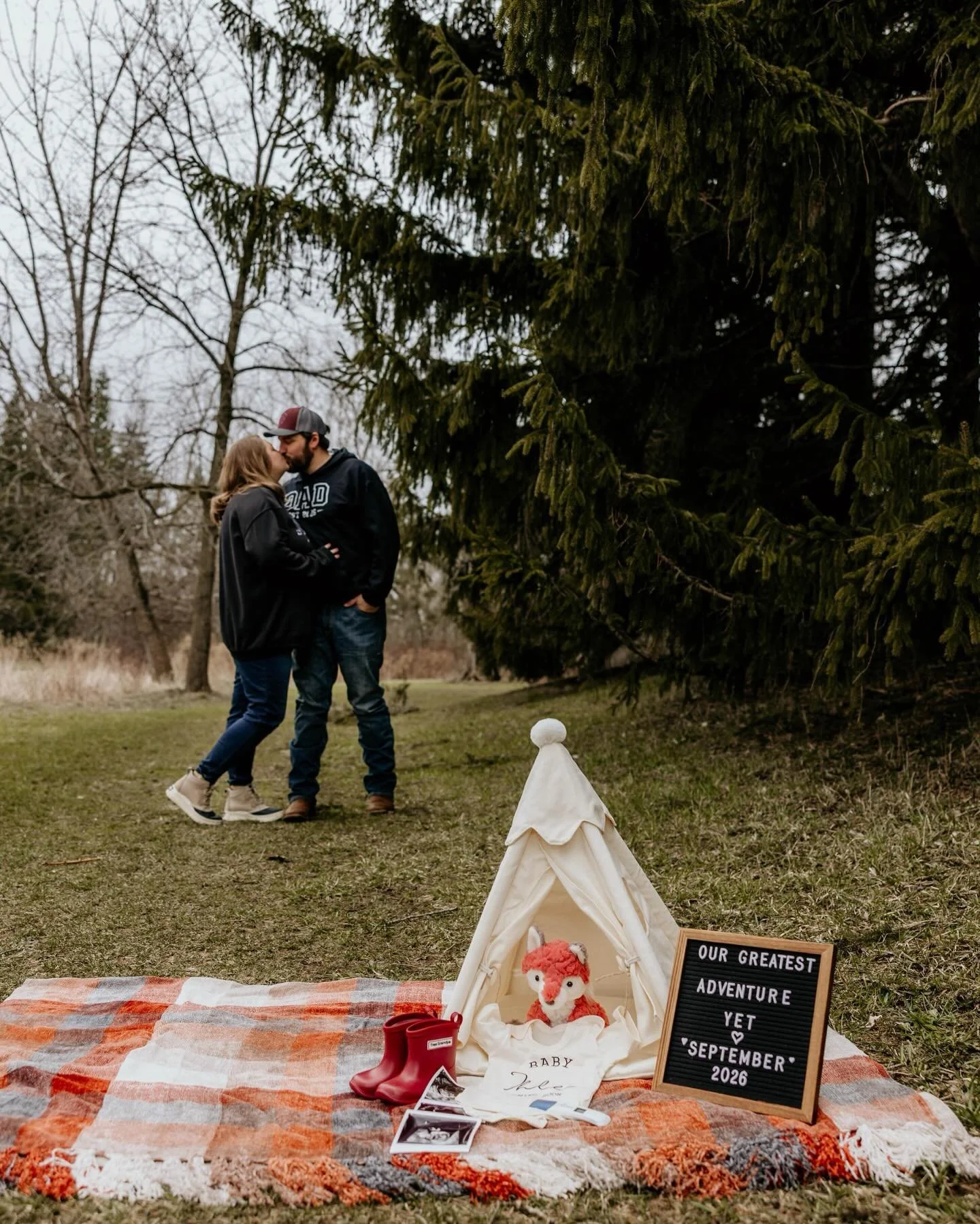 I love doing announcements! Message me today and ask about a little mini announcement session 🤍🤍
&bull;
&bull;
#babyannouncement #babyiscomingsoon❤️👶🍼 #genderreveal #septemberbaby