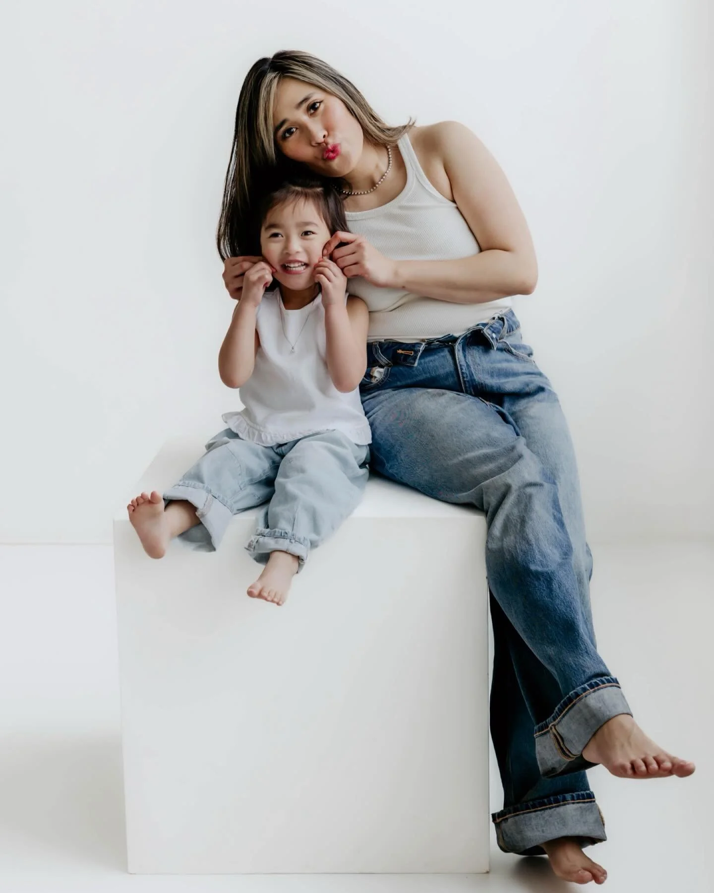 Little giggles, squishy cheeks, and the kind of love that feels like home 🤍
&bull;
&bull;
#MommyAndMe #LifestylePhotography #MotherhoodUnplugged #FamilyPhotographer #CandidMoments LoveCaptured MinimalistPhotography StudioSession BuffaloPhotographer 