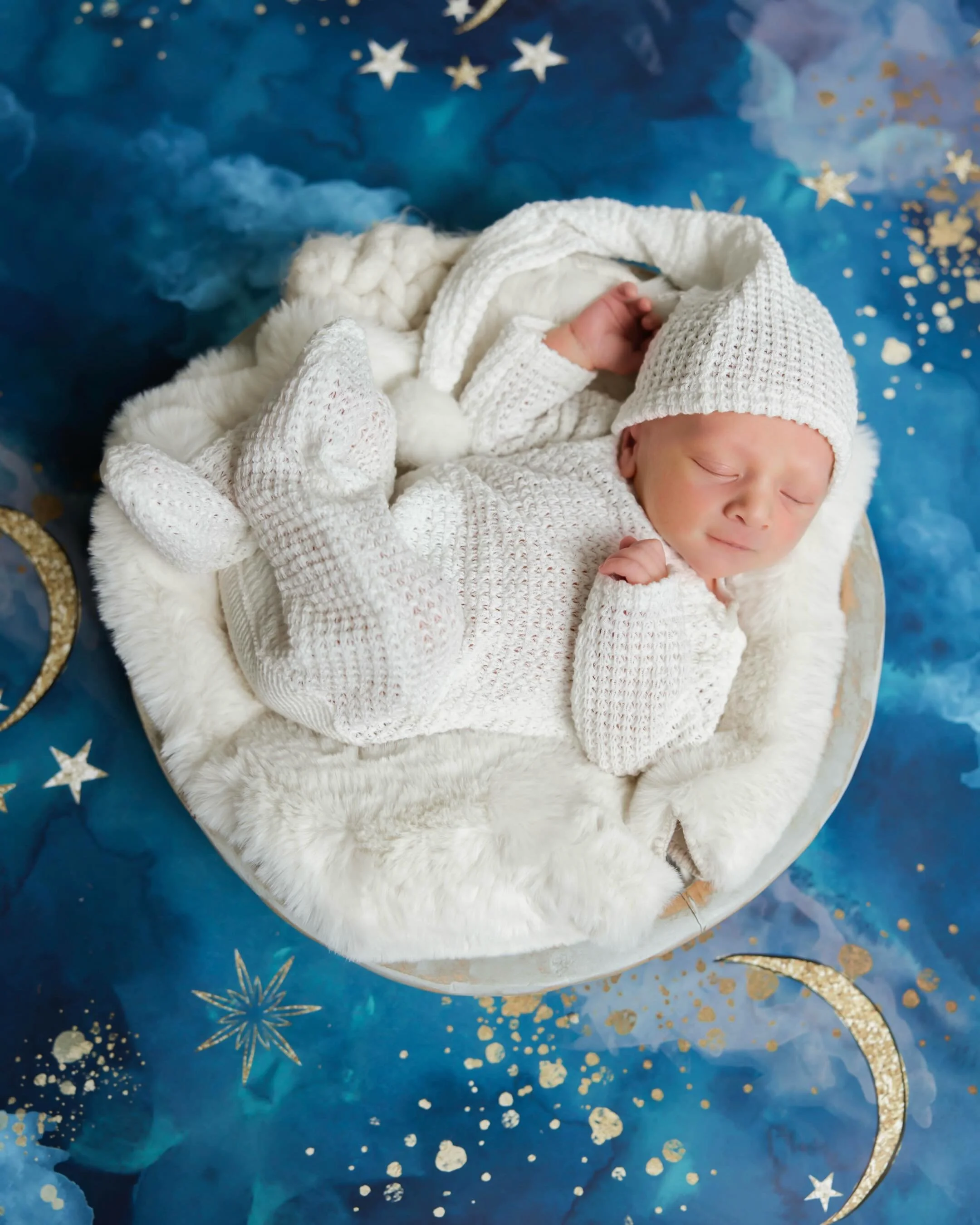 Every newborn session is a reminder of just how fleeting these first days are. Tiny fingers, sleepy smiles, and memories that will last forever. 🤍✨
&bull;
&bull;
#NewbornPhotography #BuffaloPhotographer #WesternNYPhotographer #NewbornPhotos