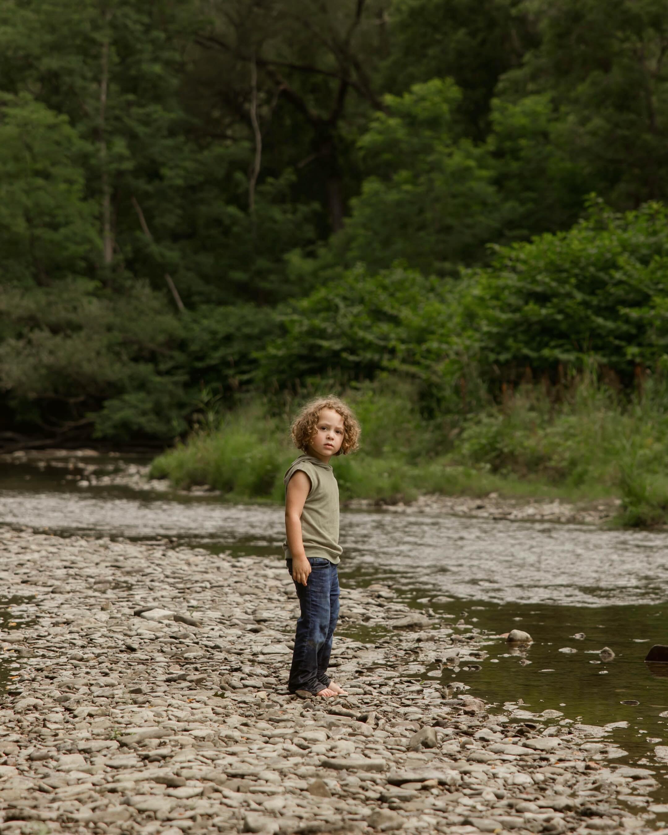 Childhood isn&rsquo;t rushed. It&rsquo;s rocks beneath bare feet, curious eyes, and little adventures waiting around every bend.
&bull;
&bull;
#ChildhoodUnplugged #LifestylePhotography #FamilyPhotographer #ChildhoodMagic #DocumentaryPhotography