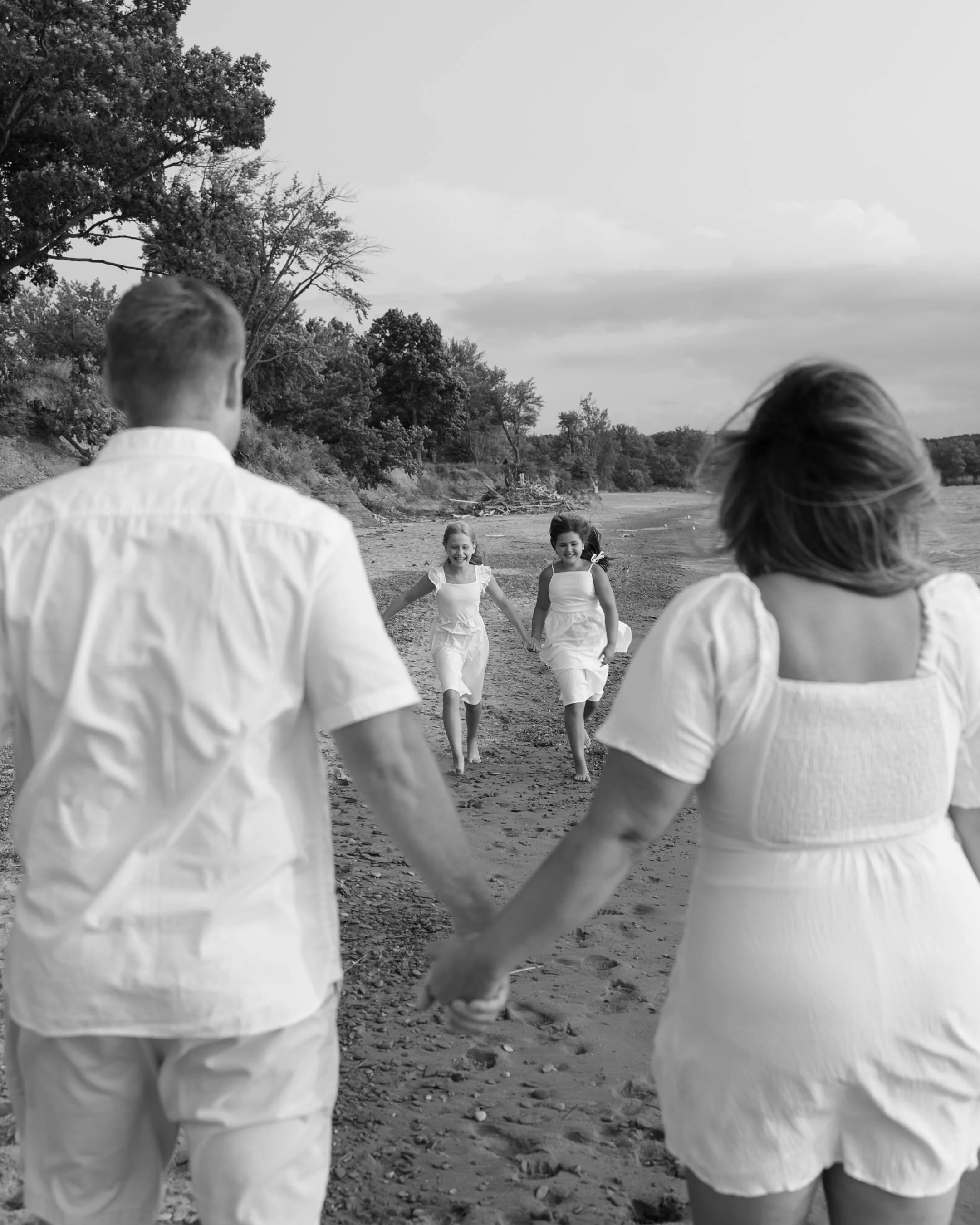 These are the moments worth remembering. ✨
&bull;
&bull;
#familymoments #familyphotoshoot #familyphotography