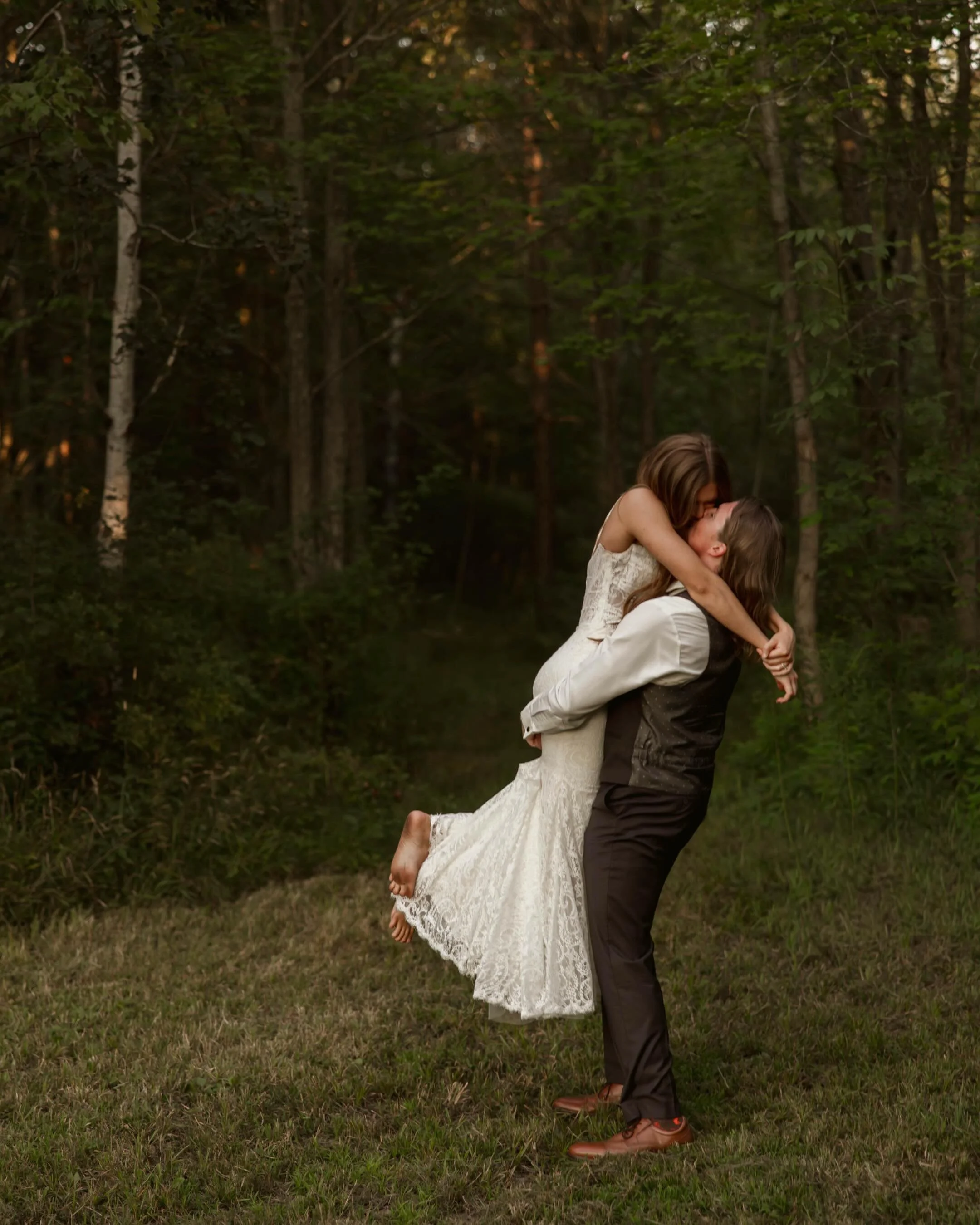Chrissy &amp; Ben chose a family-style wedding day filled with the people they love, the kind of moments that feel genuine, a whole lot of laughter, and a love that doesn&rsquo;t need to be posed or perfectly planned. Just two people completely wrapp
