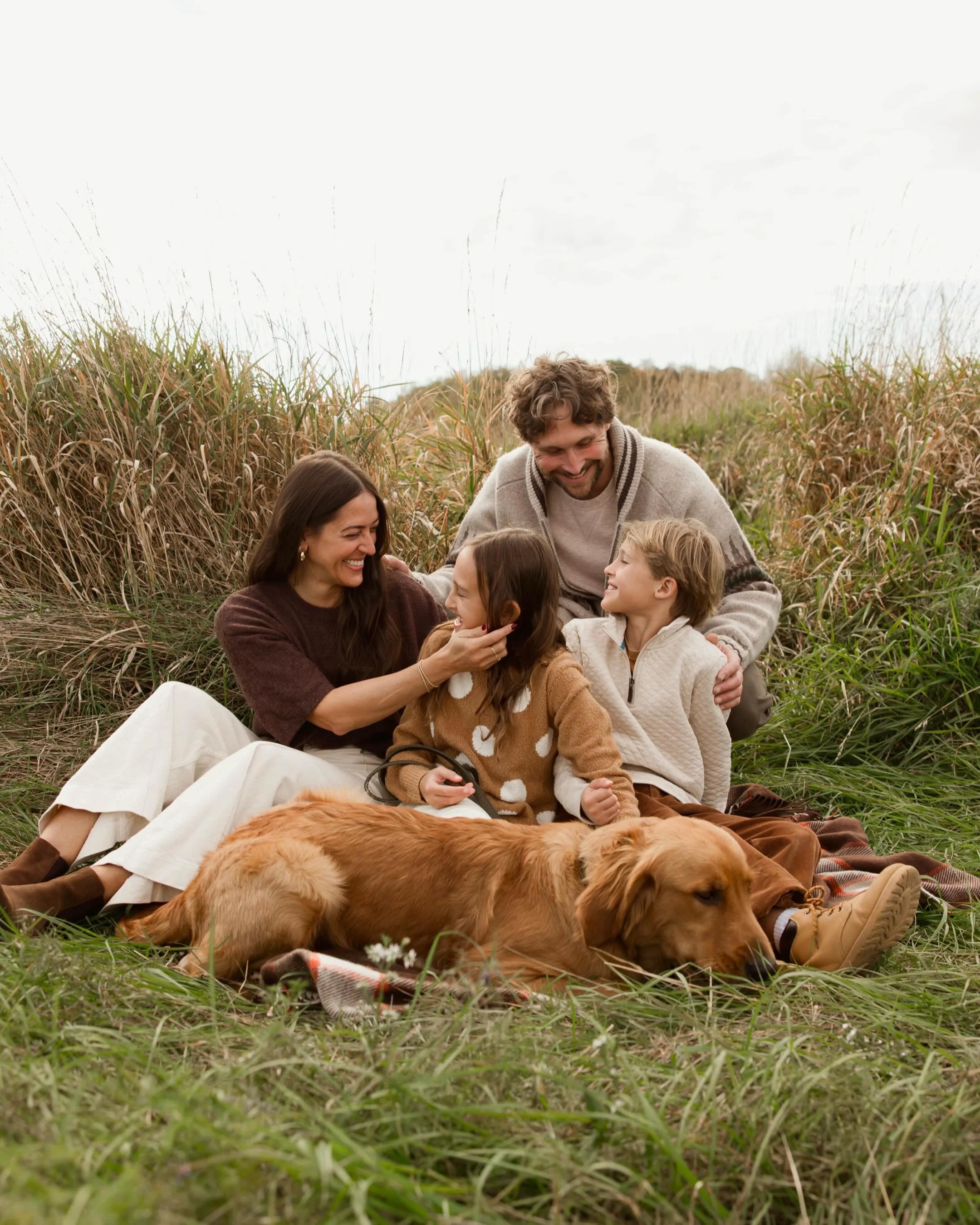 Warm, playful, a little messy, and full of the people (and paws 🐾) they love most.
&bull;
&bull;
#FamilyPhotography #FamilyPhotographer #WNYPhotographer #BuffaloPhotographer #BuffaloFamilyPhotographer