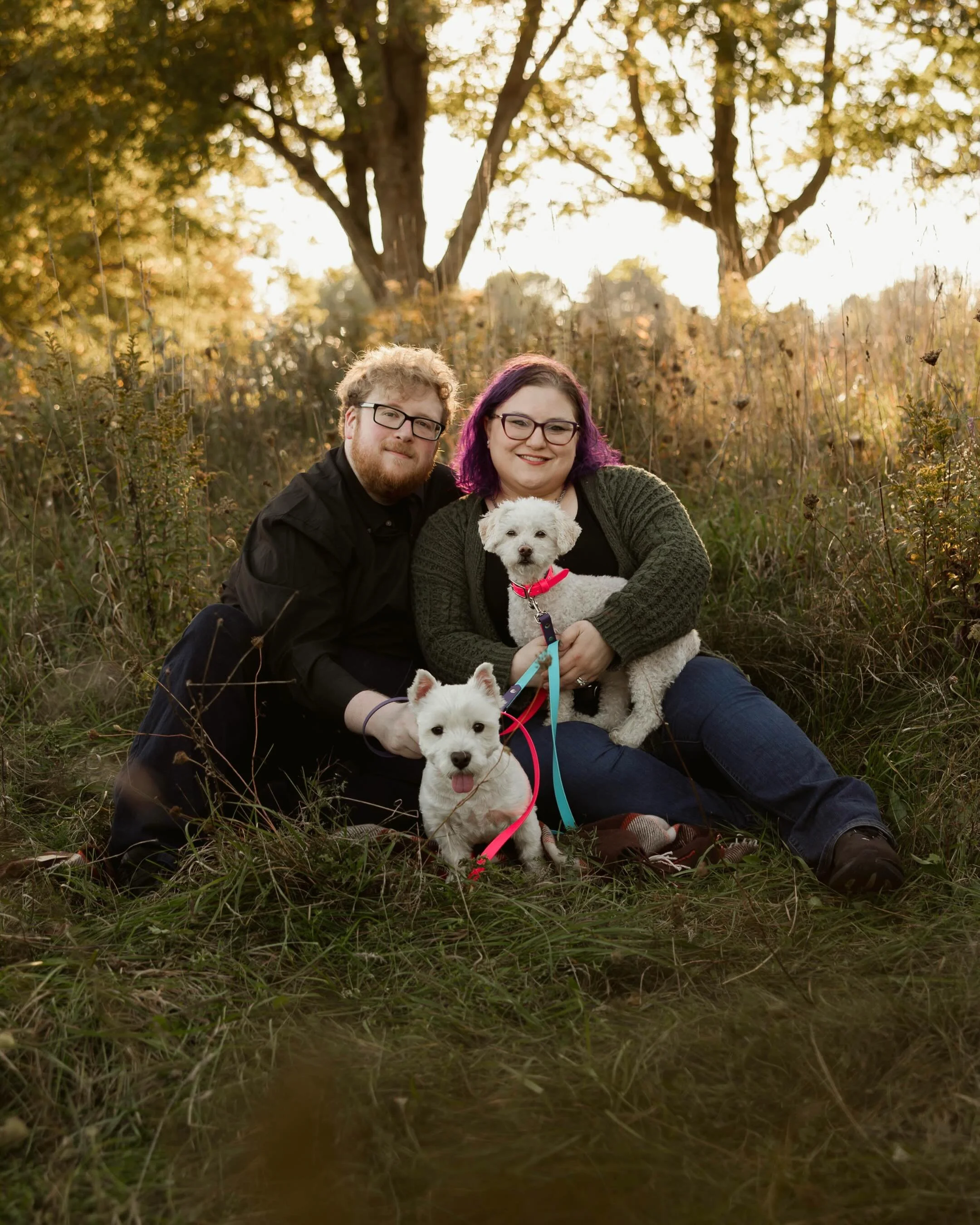 Golden light, tall grass, and a little family full of love. 🤎✨
&bull;
&bull;
#FamilyPhotography #LifestylePhotography #GoldenHourPhotography #PetPhotography