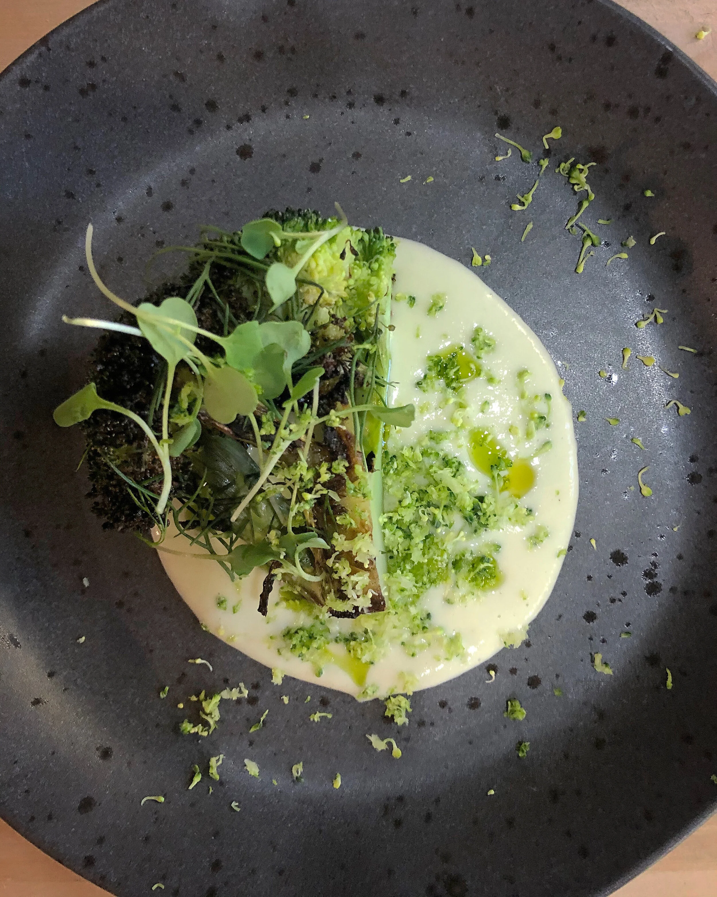 Grilled broccoli, raw broccoli and its sprouts, puree of green cabbage
