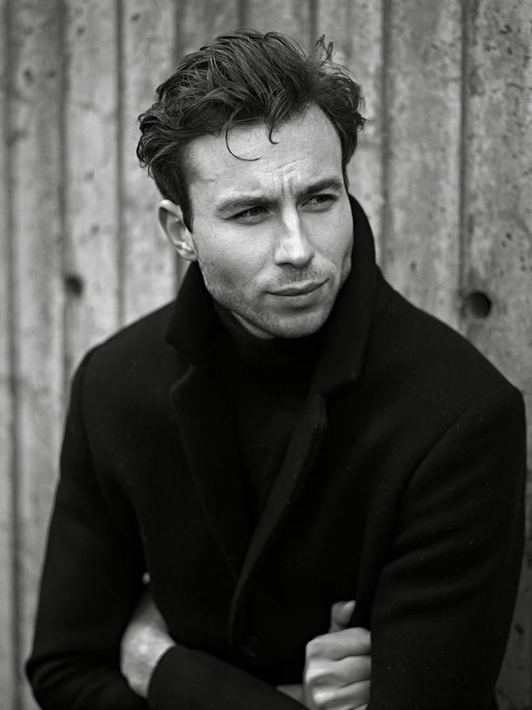 Montreal Portrait Photographer Sasha Onyshchenko specializing in Advertising, Dance, Ballet, Fashion and Editorial photography