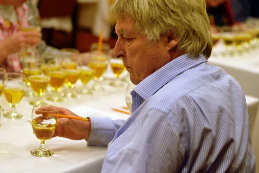 GLINTCAP-JulianTemperley-Judging.jpg