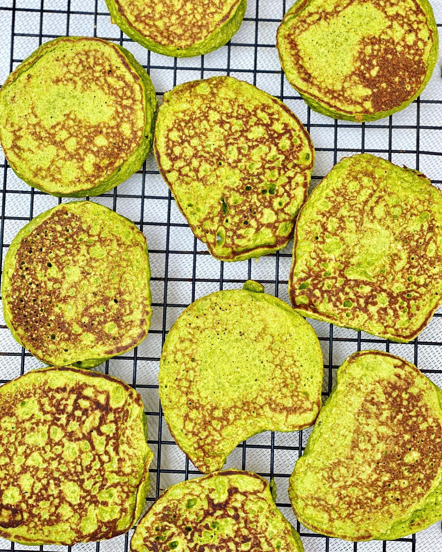 Sorry not sorry that 2 out of my only 3 posts in the last month have been recipes for blender #pancakes that sneak in veggies 🥞🍌🌱💁🏻&zwj;♀️ You won&rsquo;t taste the greens in these fluffy banana pancakes. Plus only sweetened by bananas, just the