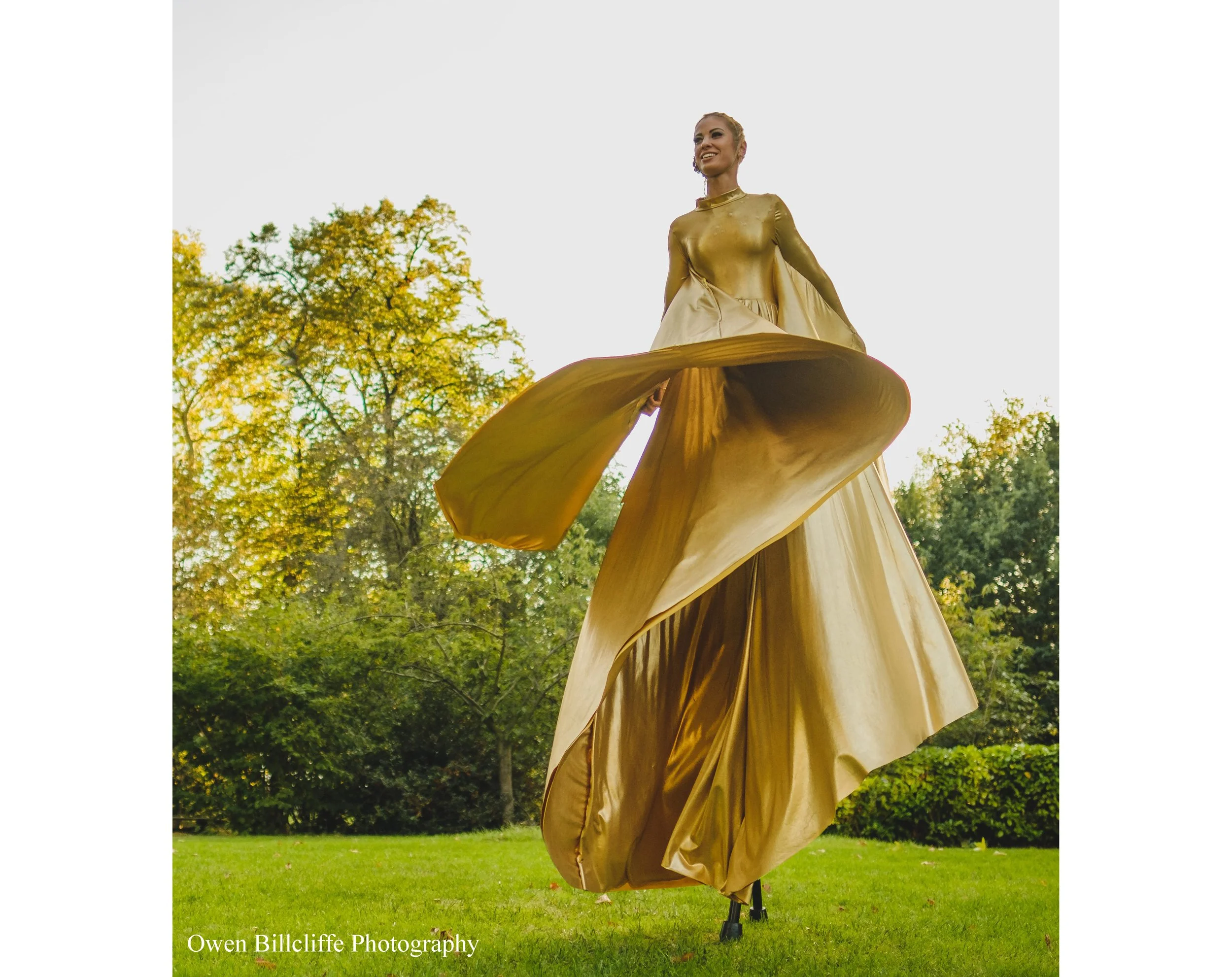 Optioscopes in gold, stilt performance 10, Divine Company- credit Owen Billcliffe Photography.jpg
