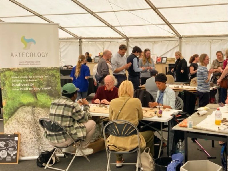 Folks just can&rsquo;t get enough of making habitat for wildlife!! 
With @cityartsportsmouth @portsmouthguildhall and all sorts of folks!!