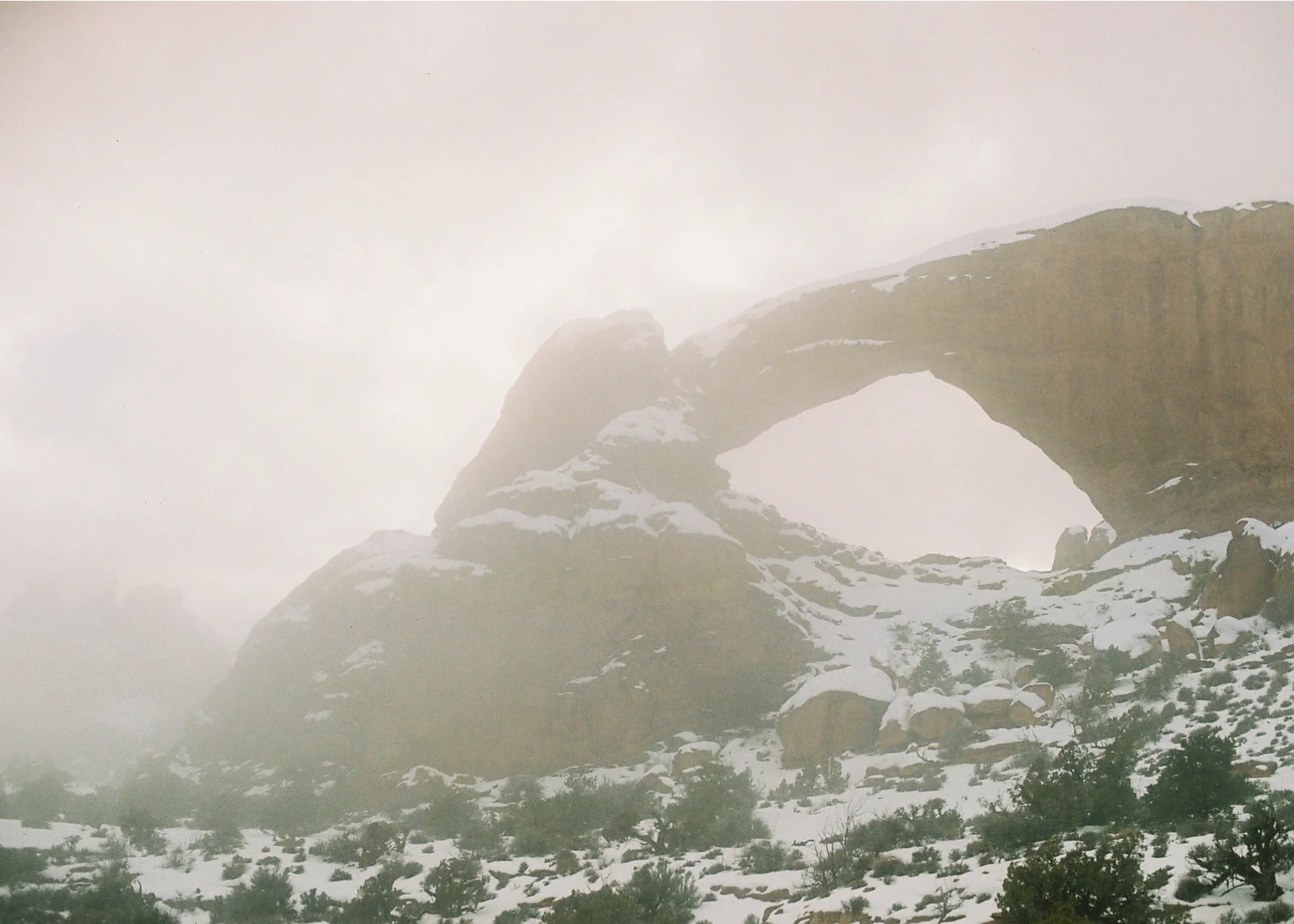 archesrocksfog.jpg