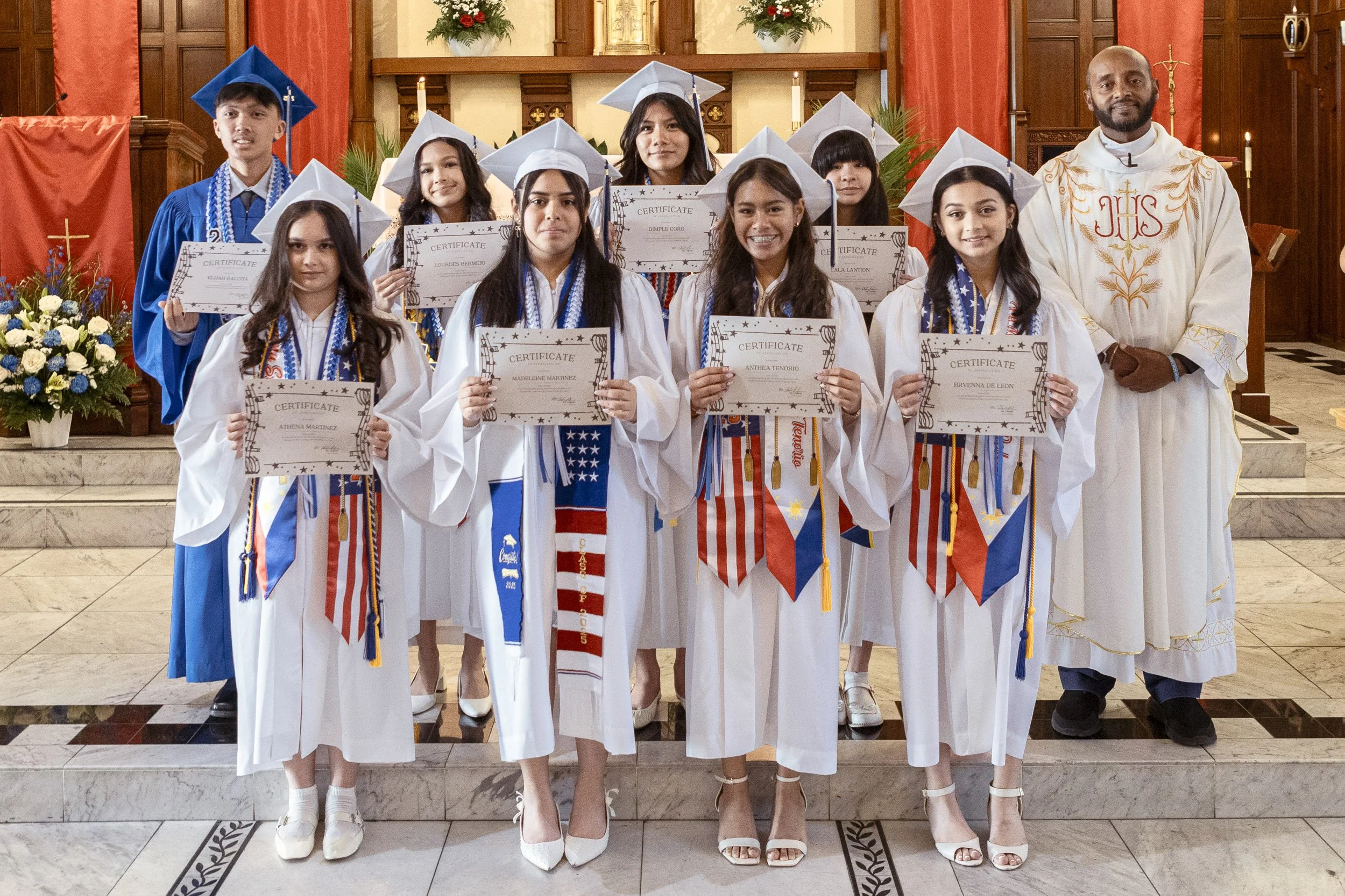 IHM_GRADUATION_CLASS2025_0399_Social.jpg