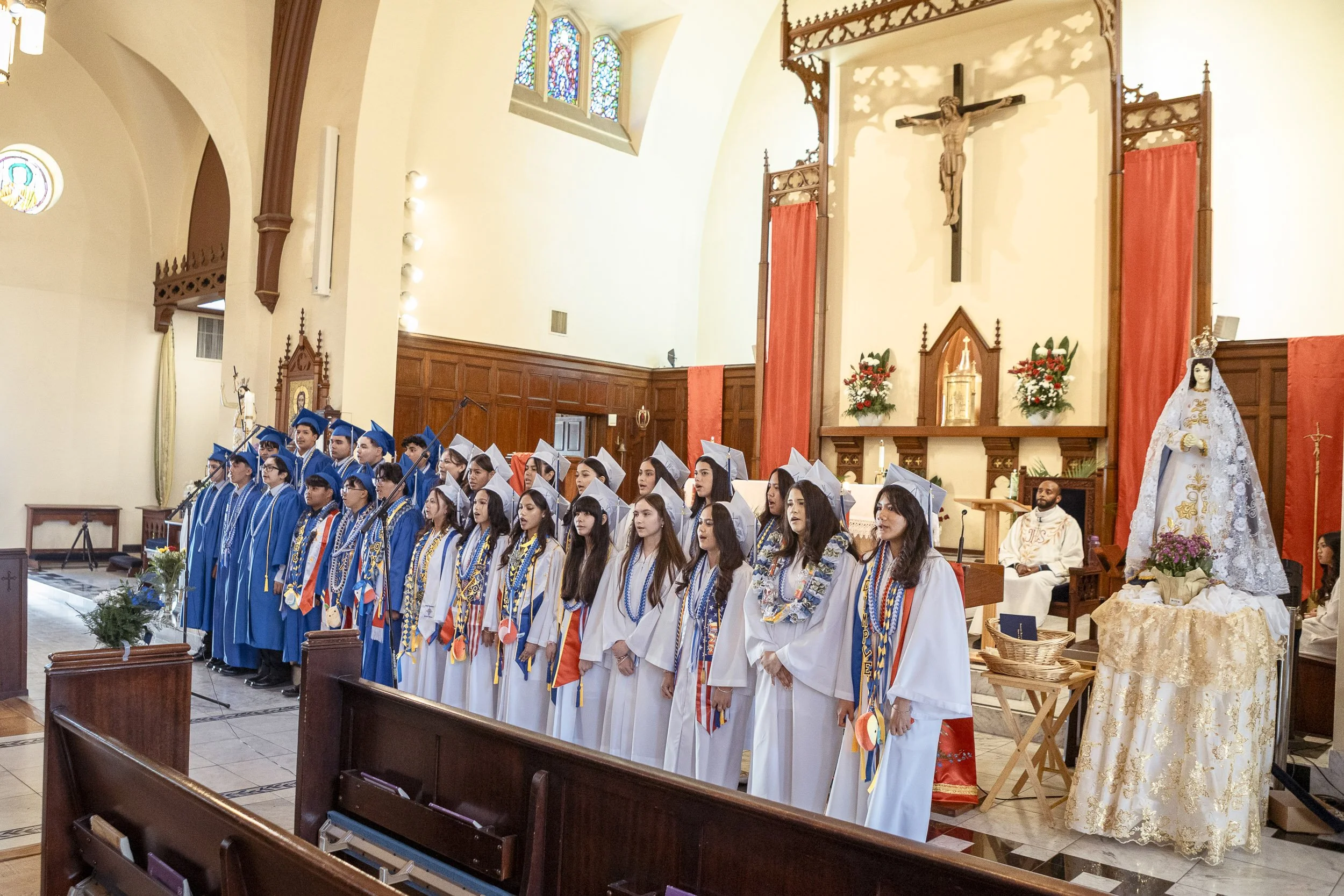 IHM_GRADUATION_CLASS2025_0497_Social.jpg