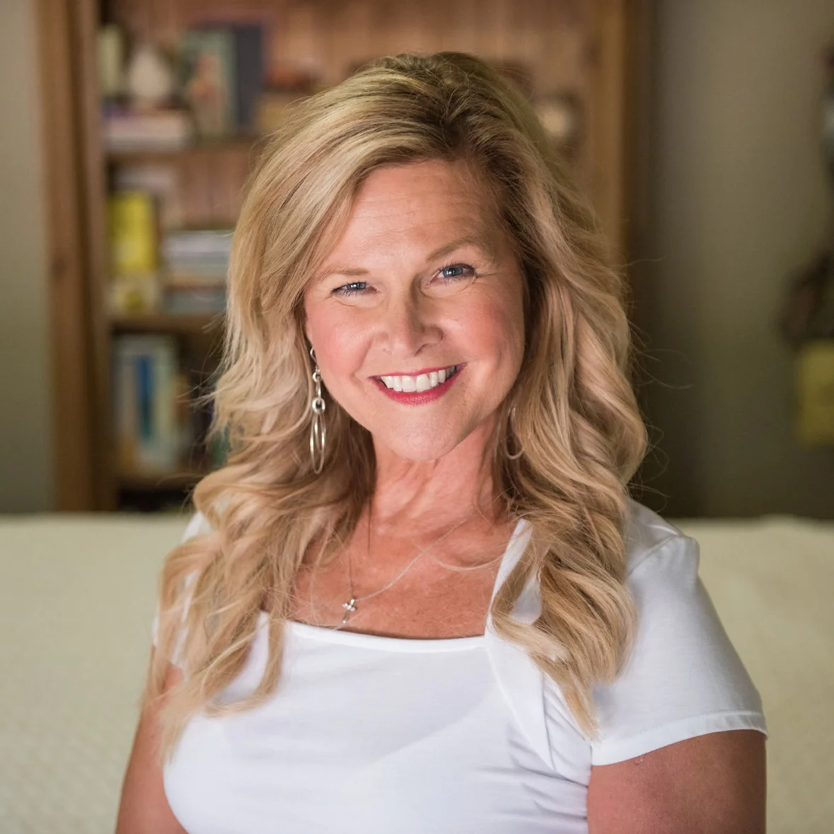 Donna Wyland Headshot