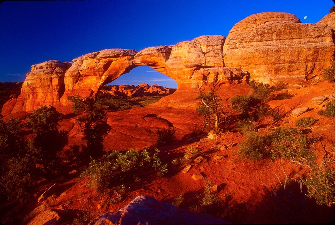 Broken Arch at Dawn, Arches National Park, Utah 