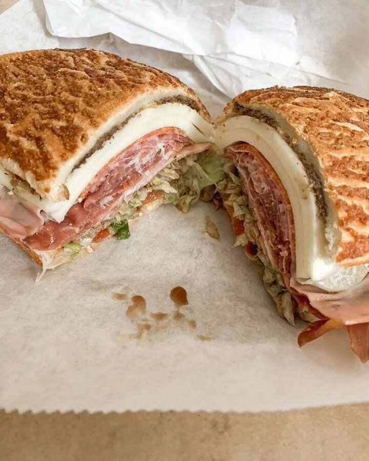 Happy Friday everyone! Today's lunch Italian Muffaletta sandwich on Dutch Crunch👌

.
.
.
.
#bayareaeats #bayareacommunity #walnutcreek #italianrestaurant #vinegar #italiansauce #saladsauce #walnutcreekrestaurants #italianfood #restaurantlife #restau