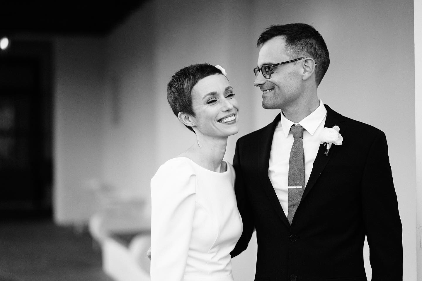 Natasha and Conor&rsquo;s absolutely classic day at Los Poblanos ❤️
.
.
.

#destinationphotographer #nmphotographer  #southwestisbest #southwestphotographer #portraitphotography  #lifestyle  #carissaandben #nmweddings #newmexicoweddingphotographer #r