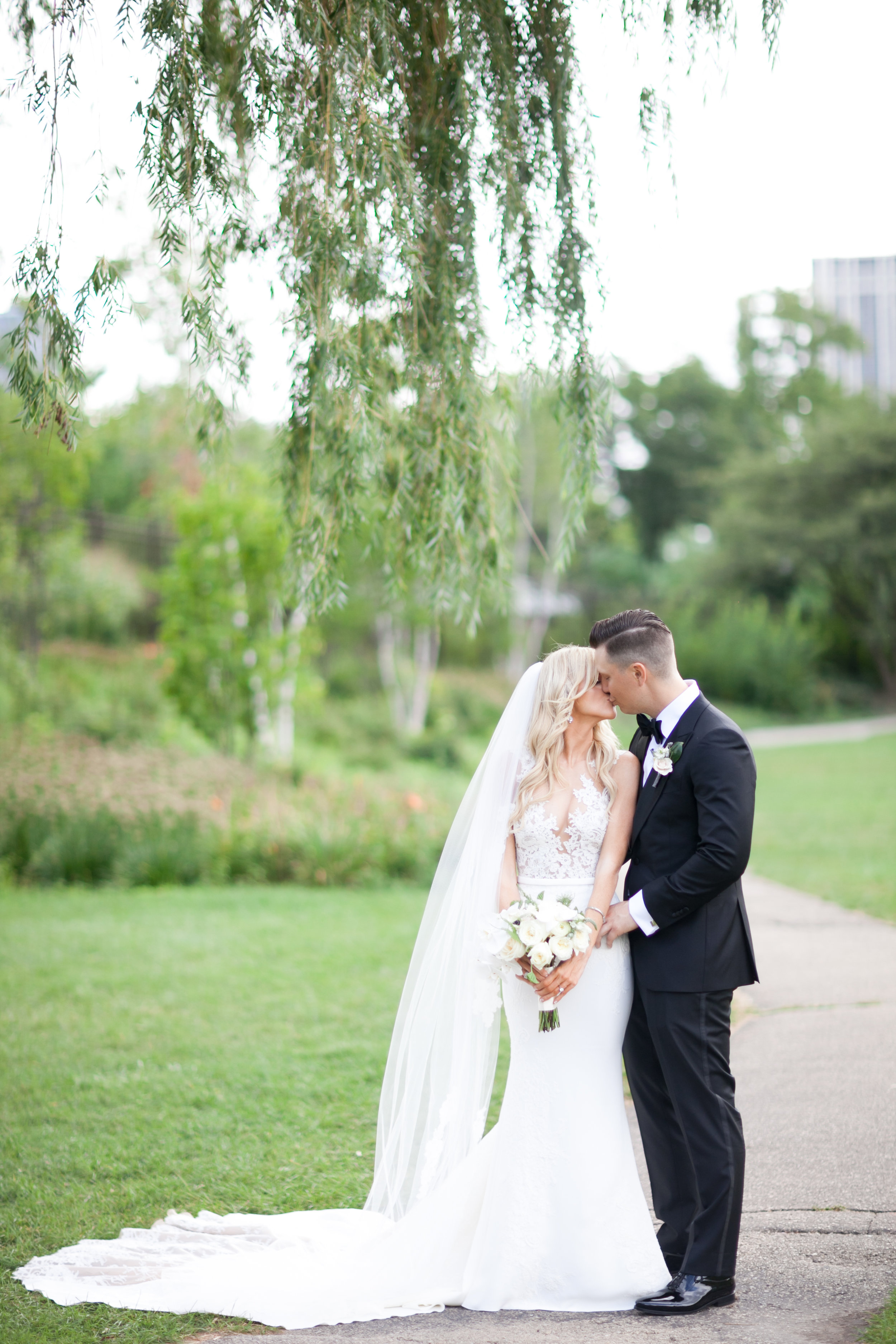 LisaDiederichPhotography_Kathryn&Charlie_ChicagoWeddingPhotographer-17.jpg