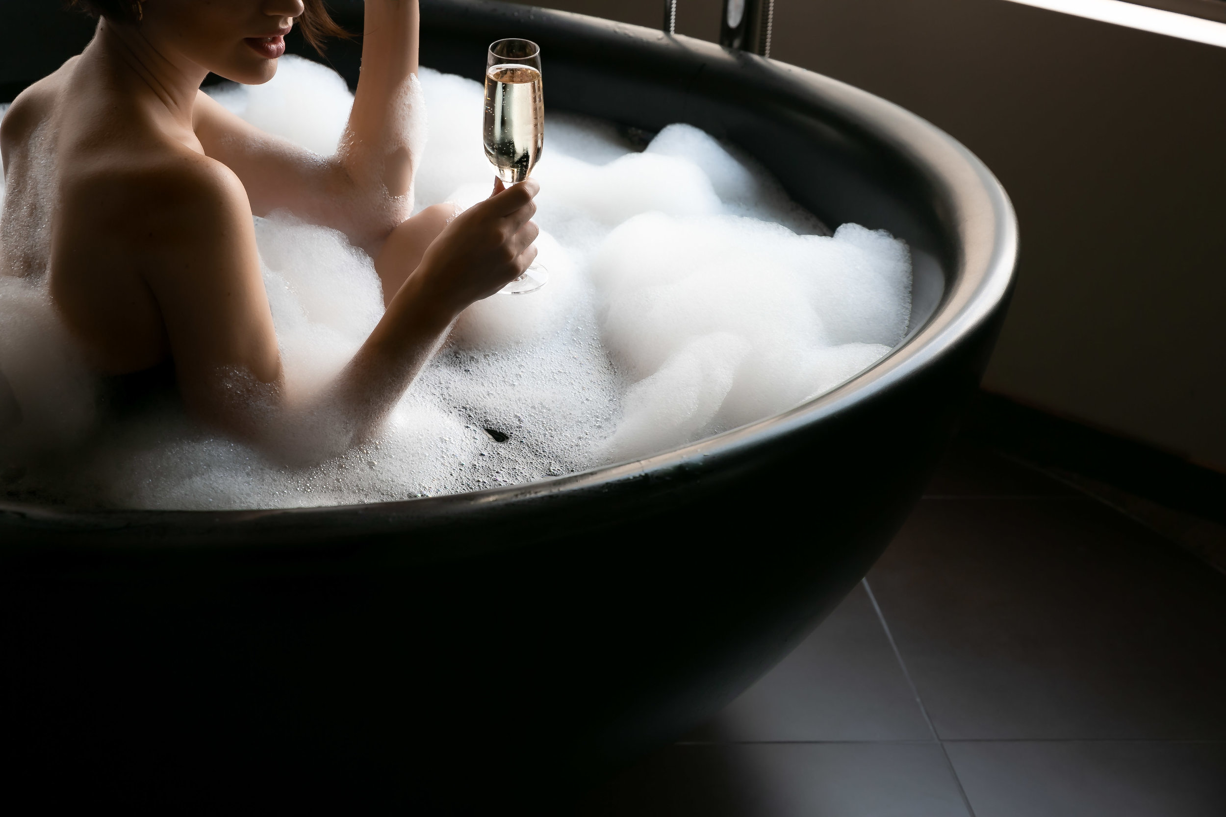 LisaDiederichPhotography_SophstoneBathtub-25.jpg