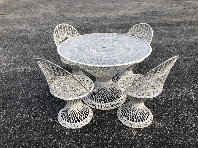 Mid-Century Modern Russell Woodard Spun Fiberglass Table and Chairs2.jpg