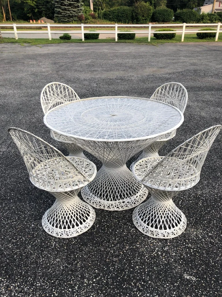 Mid-Century Modern Russell Woodard Spun Fiberglass Table and Chairs3.jpg