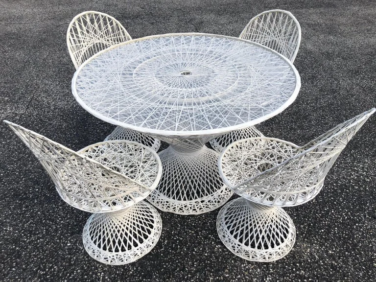 Mid-Century Modern Russell Woodard Spun Fiberglass Table and Chairs7.jpg