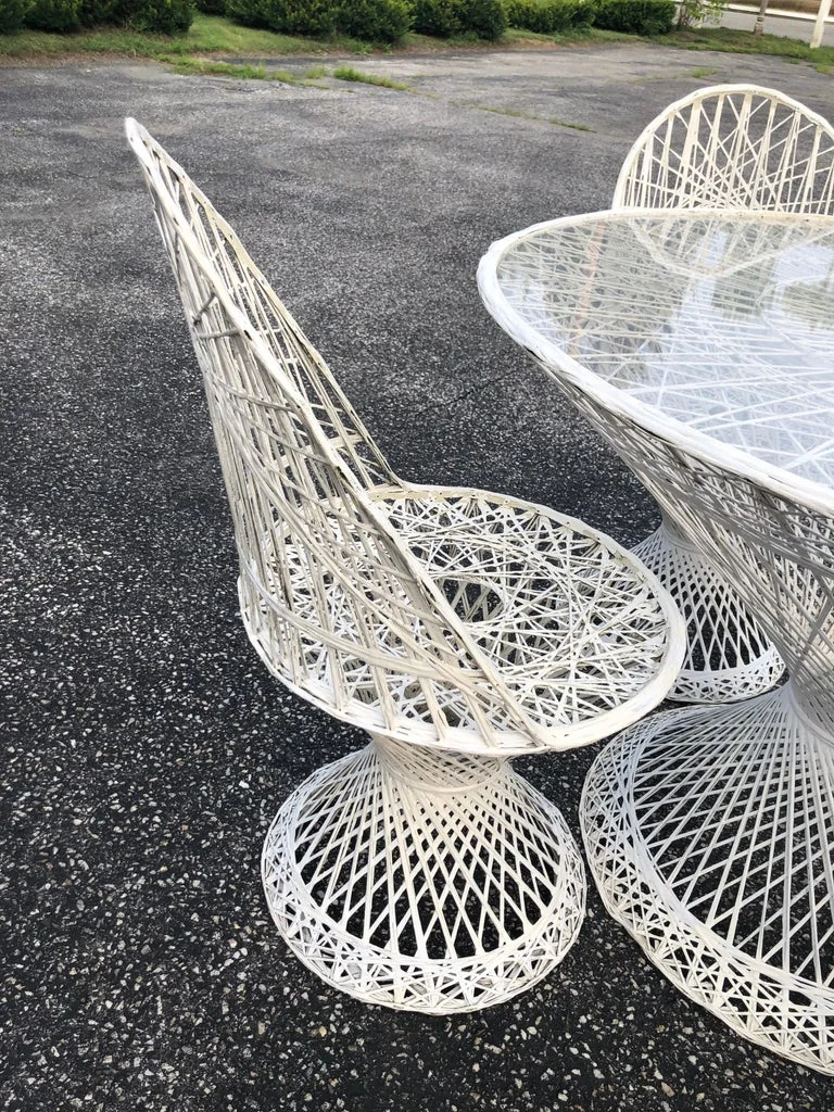 Mid-Century Modern Russell Woodard Spun Fiberglass Table and Chairs8.jpg