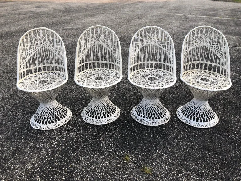 Mid-Century Modern Russell Woodard Spun Fiberglass Table and Chairs10.jpg