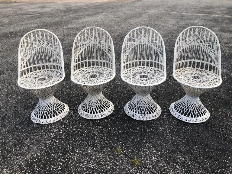 Mid-Century Modern Russell Woodard Spun Fiberglass Table and Chairs11.jpg