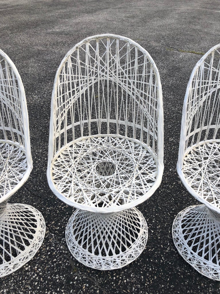 Mid-Century Modern Russell Woodard Spun Fiberglass Table and Chairs12.jpg
