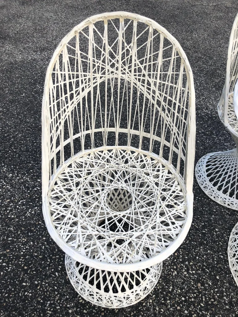 Mid-Century Modern Russell Woodard Spun Fiberglass Table and Chairs14.jpg