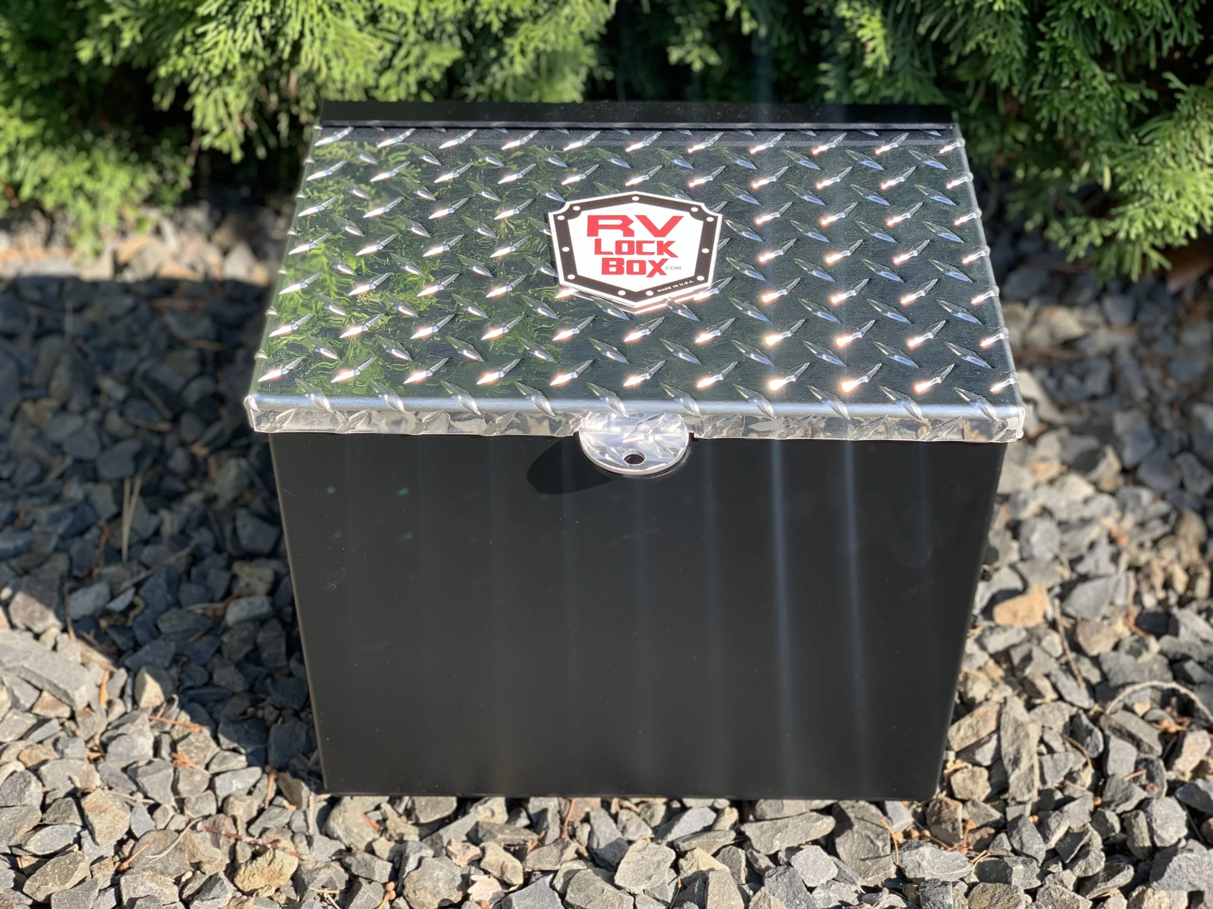 14" Smooth Aluminum Black Battery Box Diamond Plate Lid — RV Lockbox