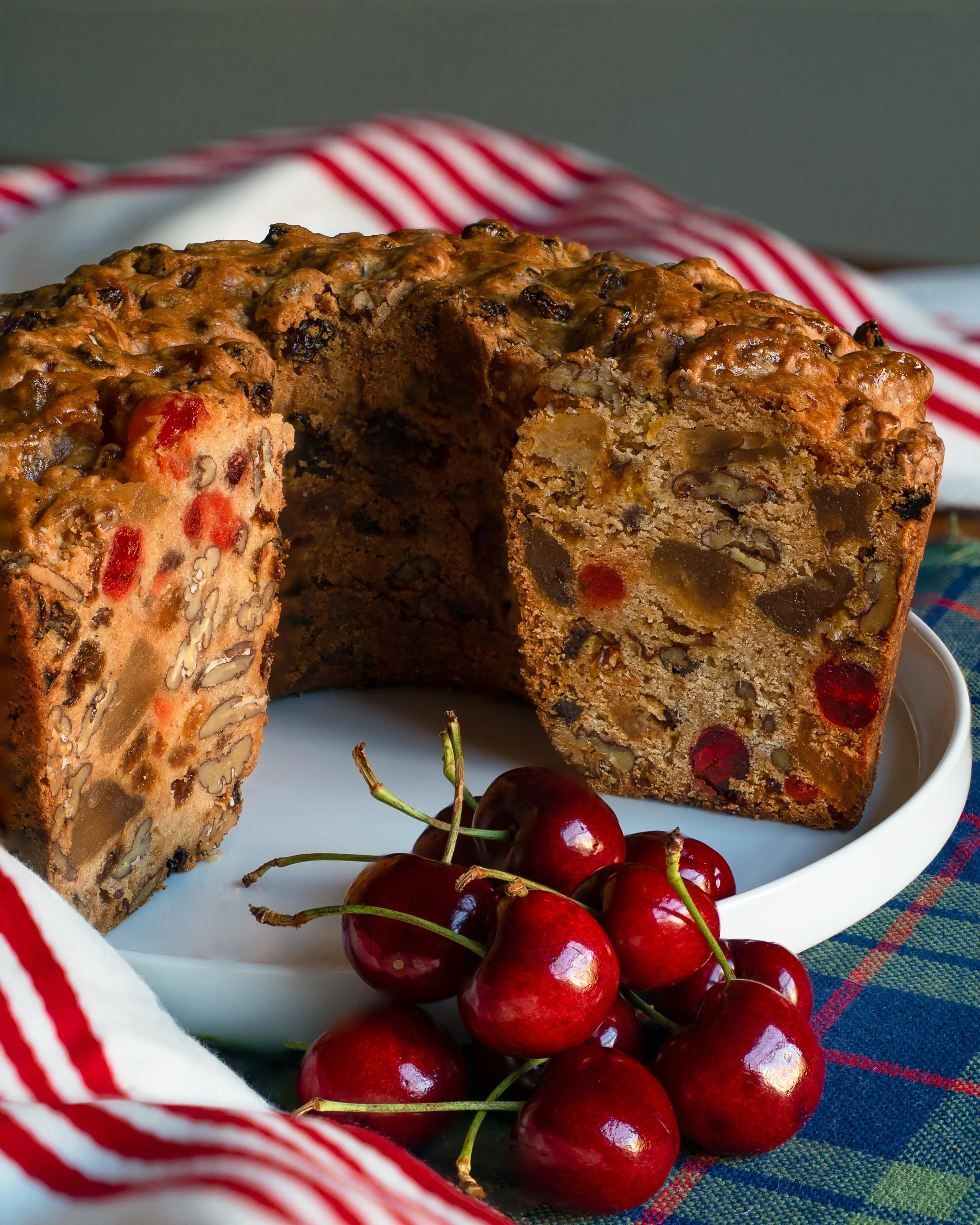 Aunt Marilyn's Light Old-Fashioned Fruitcake