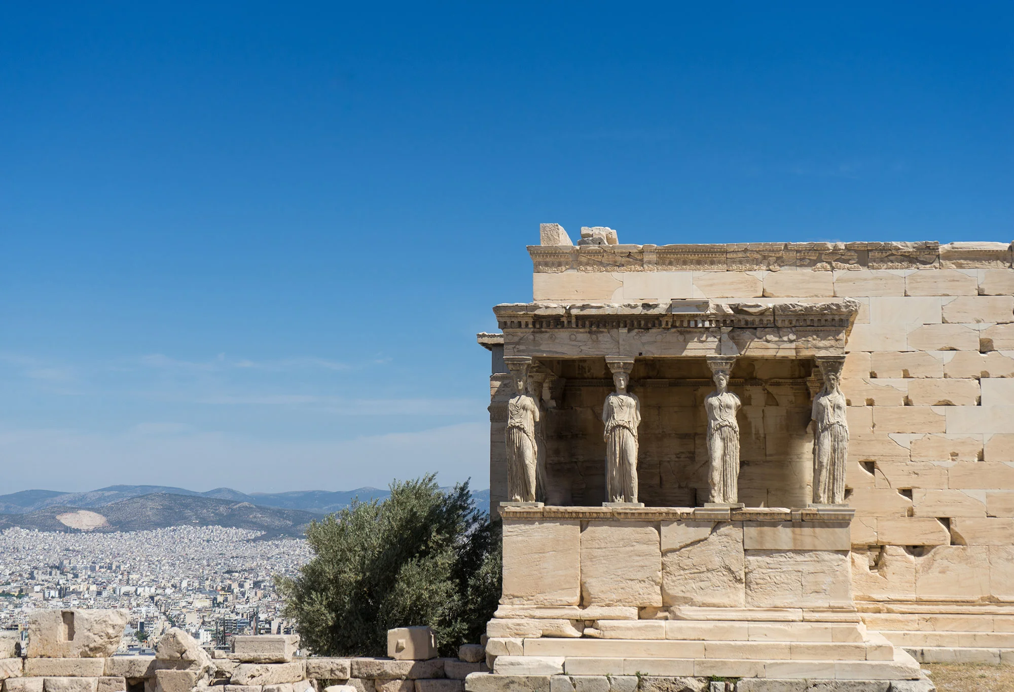 EDIT_caryatides-erechtheion-temple-acropolis-in-athens-PGYRQAR.jpg