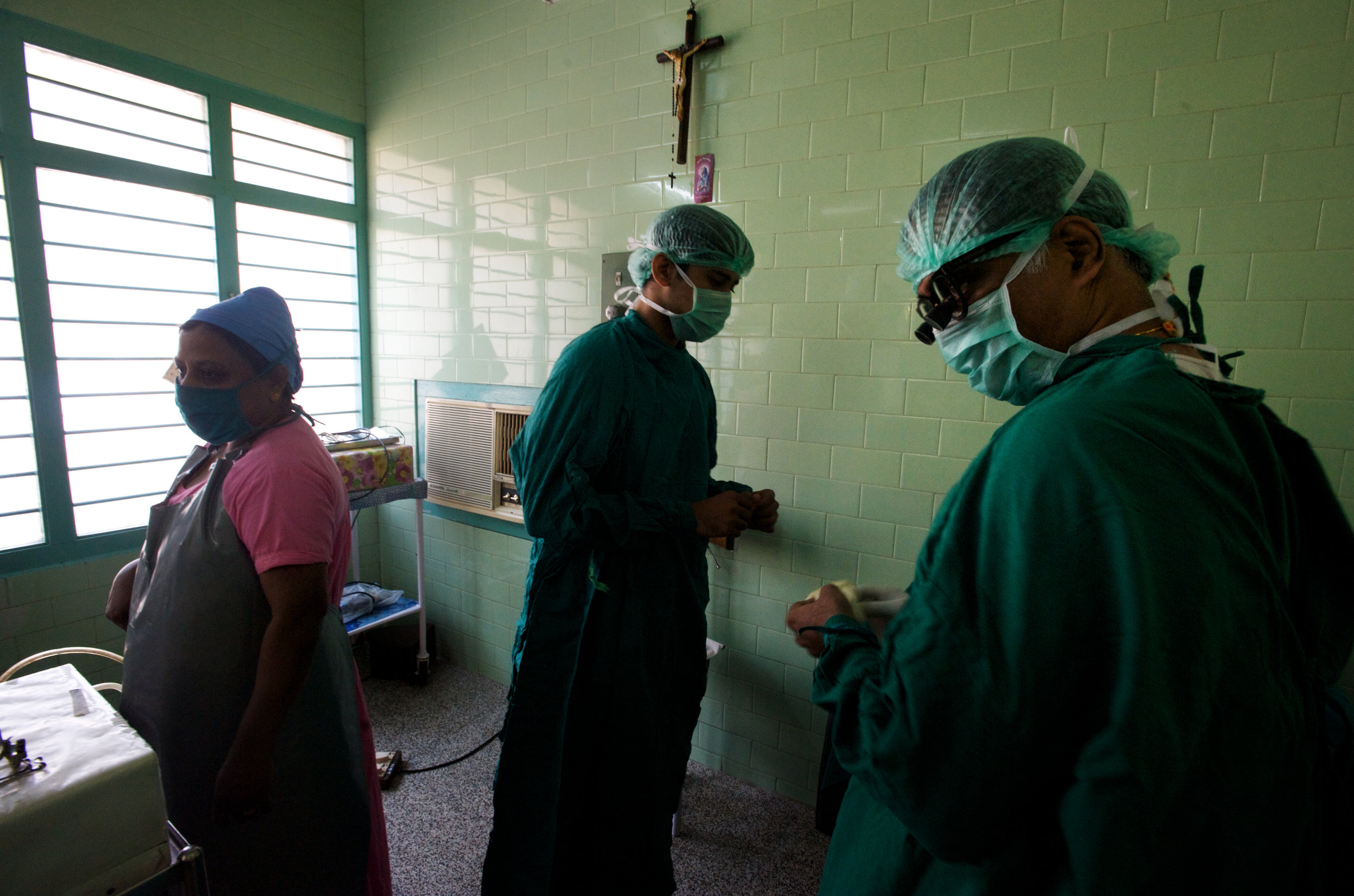 Cross_and_Surgeons_Smile_Train_Kerala_India_2010.jpg