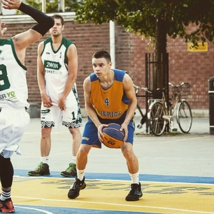 Lifestyle+Hooper+Headshot+3.jpg