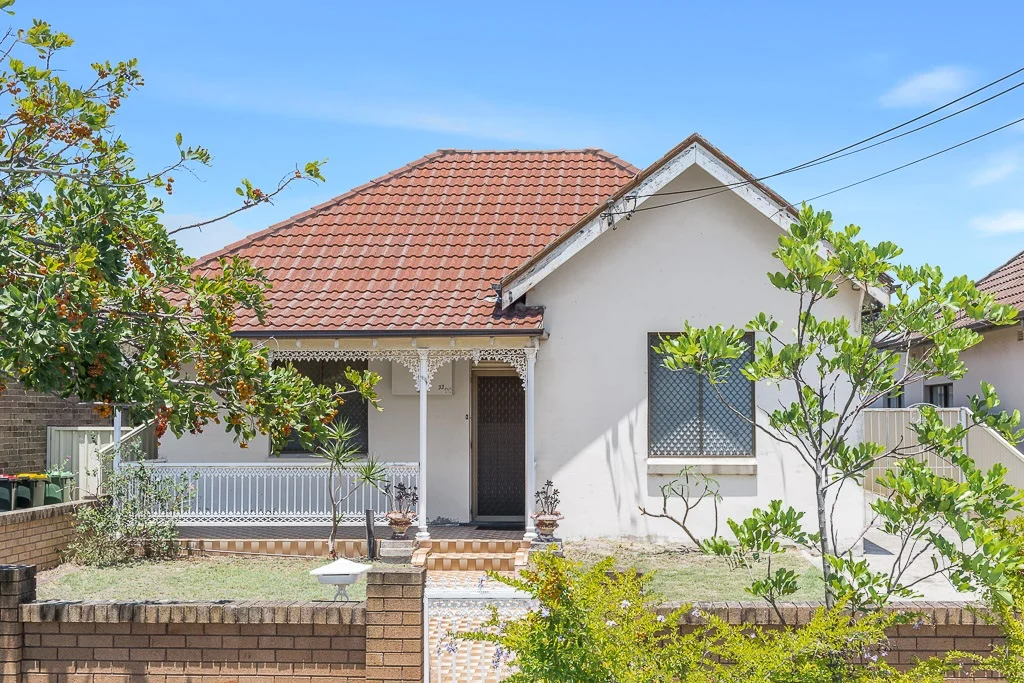 33 TWEEDMOUTH AVENUE, ROSEBERY