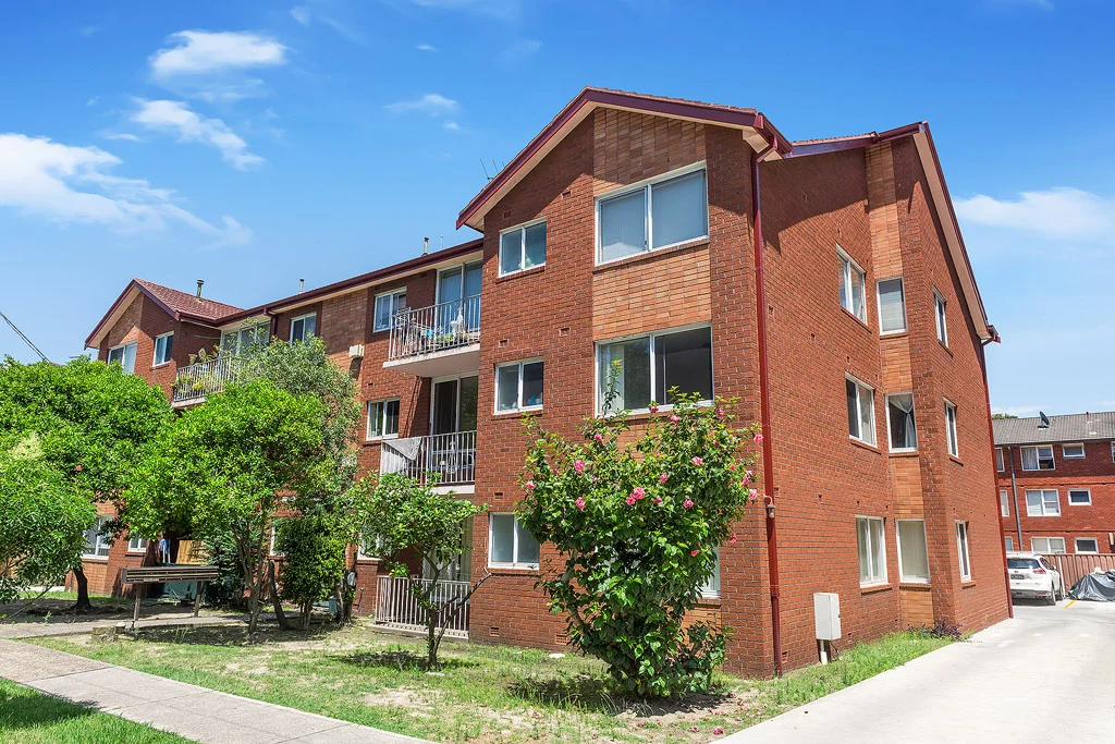 4/39 MASCOT DRIVE, EASTLAKES