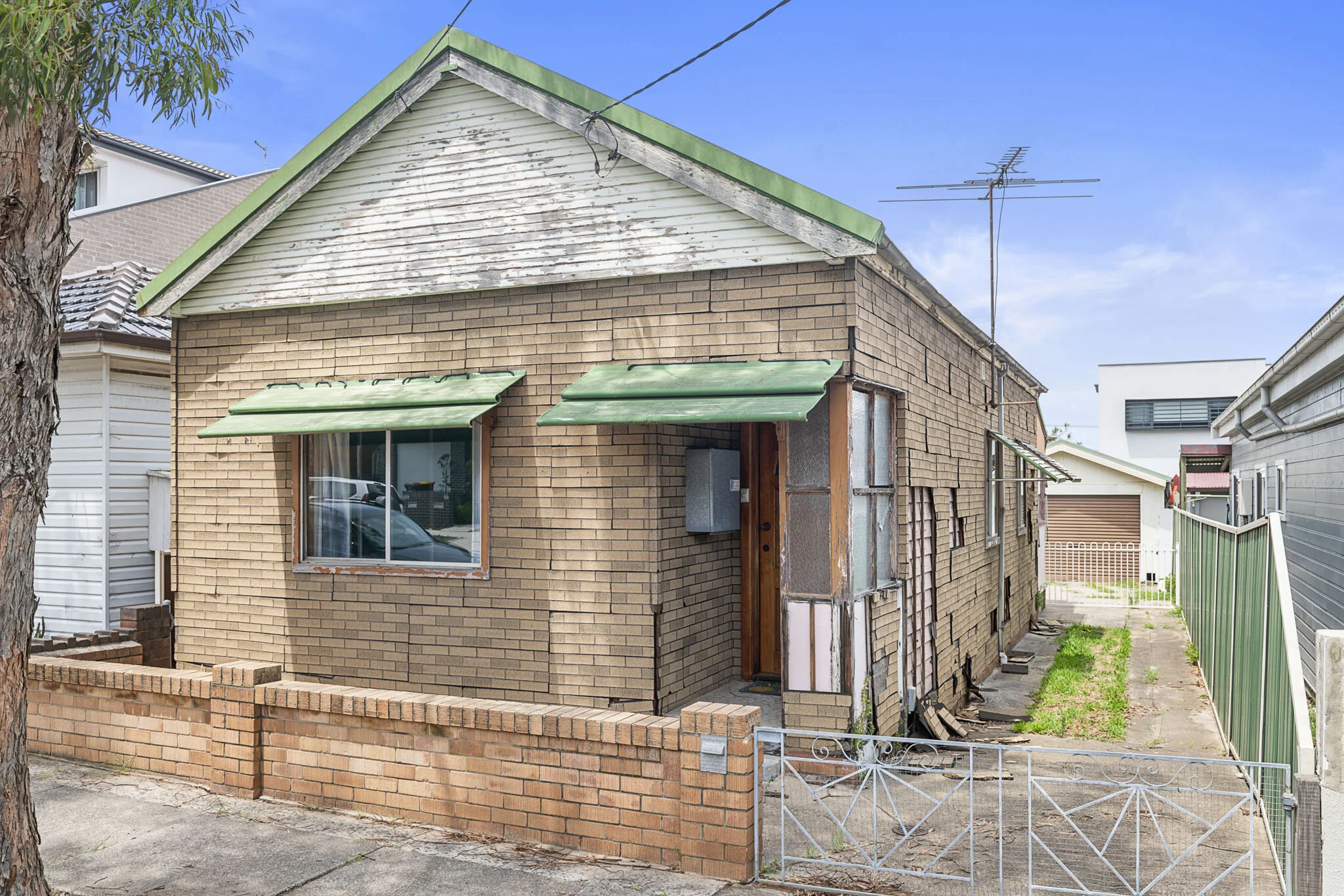 35 UNIVERSAL STREET, EASTLAKES -  SOLD SOLD $920,000