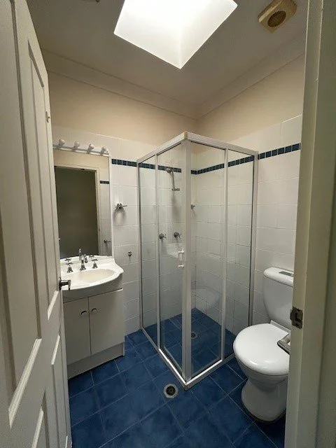 shower recess.jpg