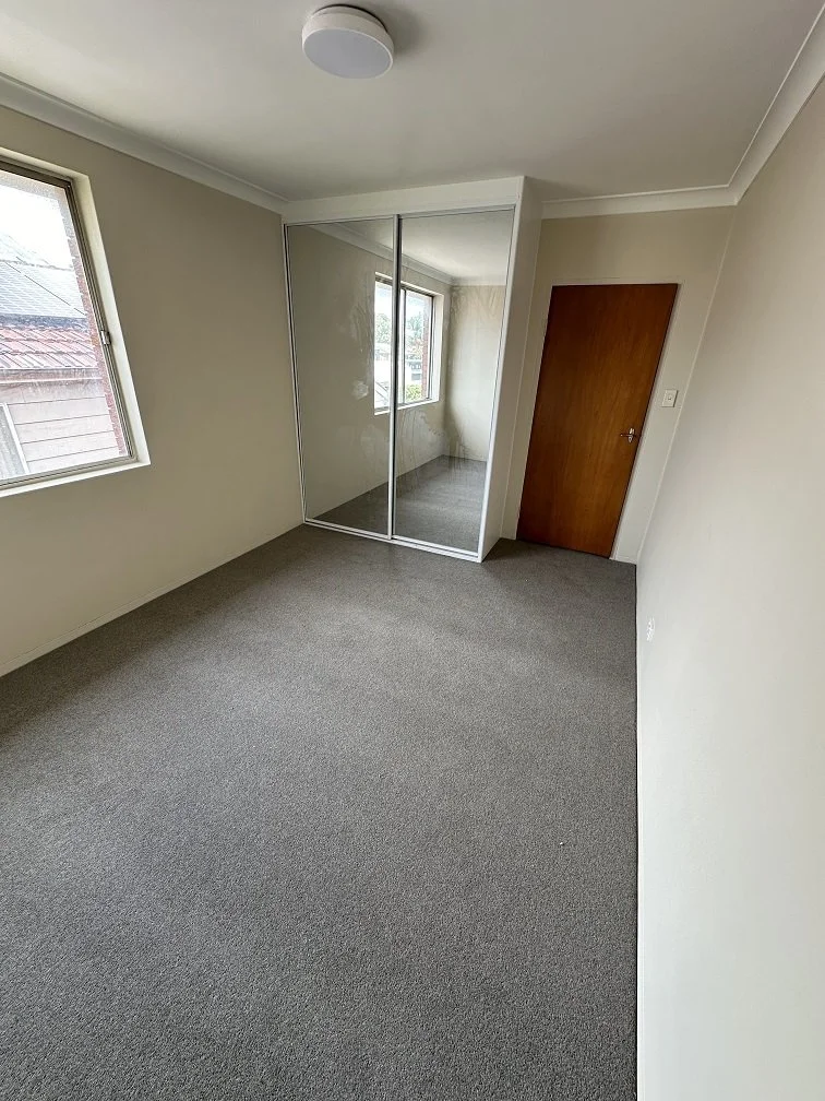 Bedroom 1 lr.jpg