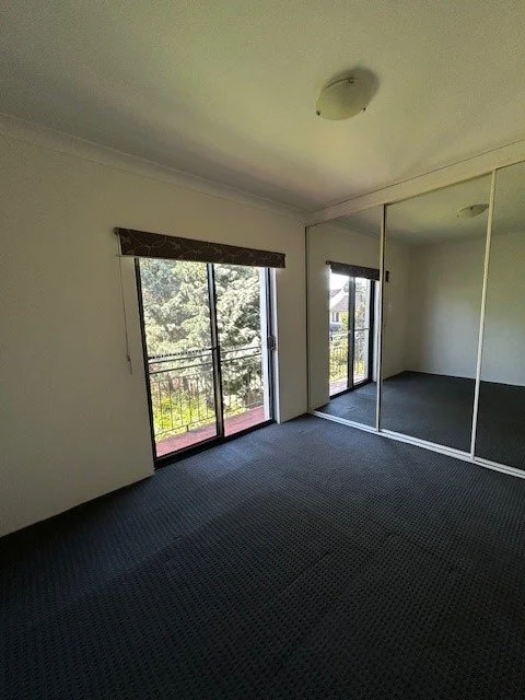 Main bedroom with wardrobe.jpg