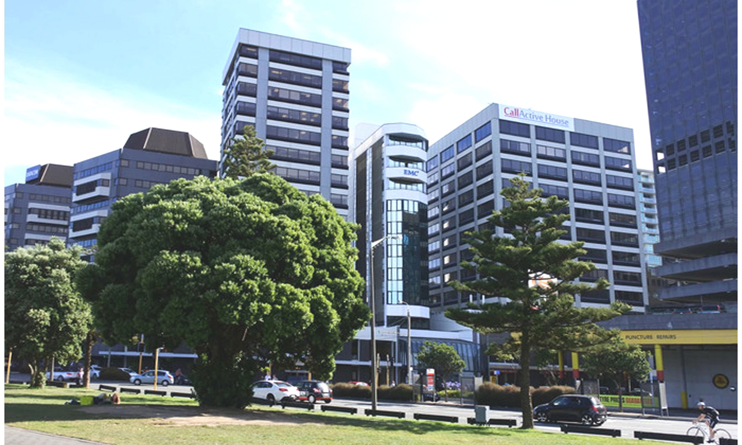 Dell EMC House, Exterior