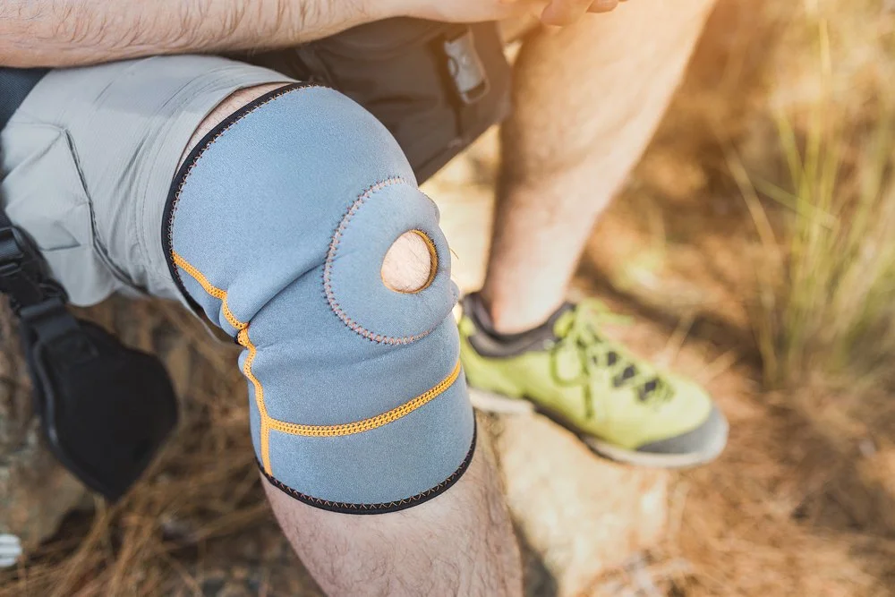 injured knee. man recevied orthopedic therapy.