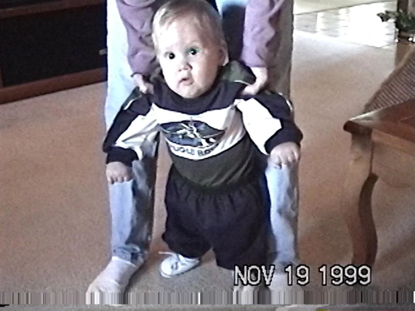 baby_walking_looking+at+camera+%281%29.jpg